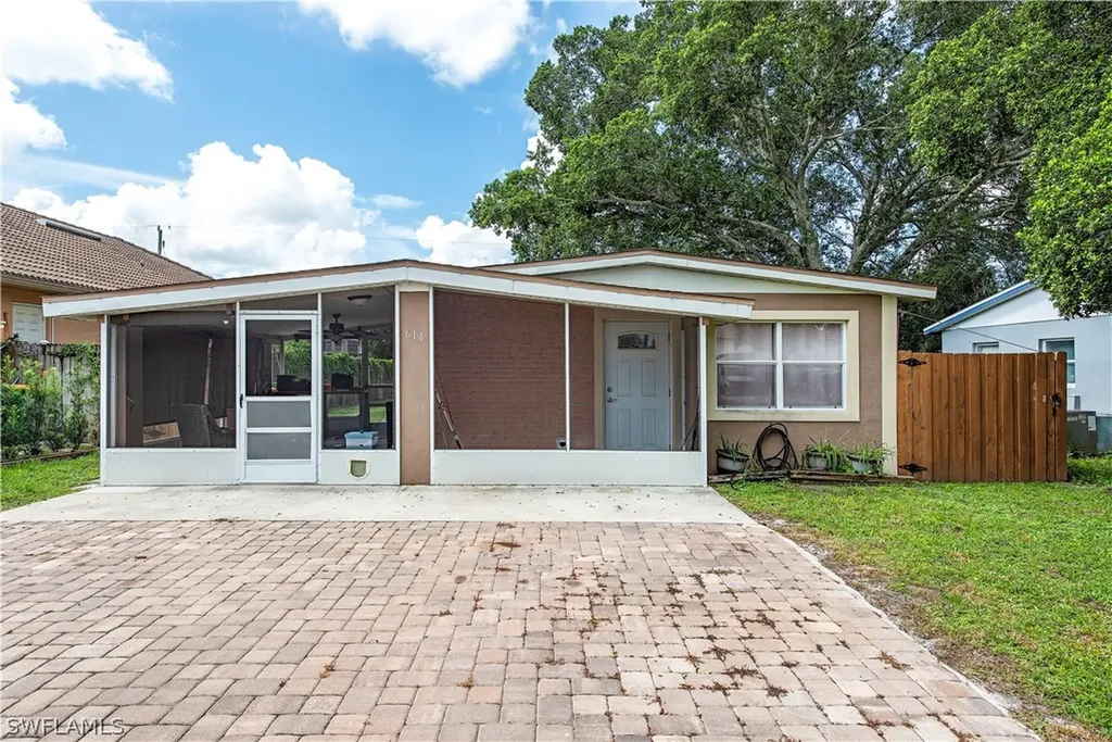 614 105th Avenue N Naples FL 34108