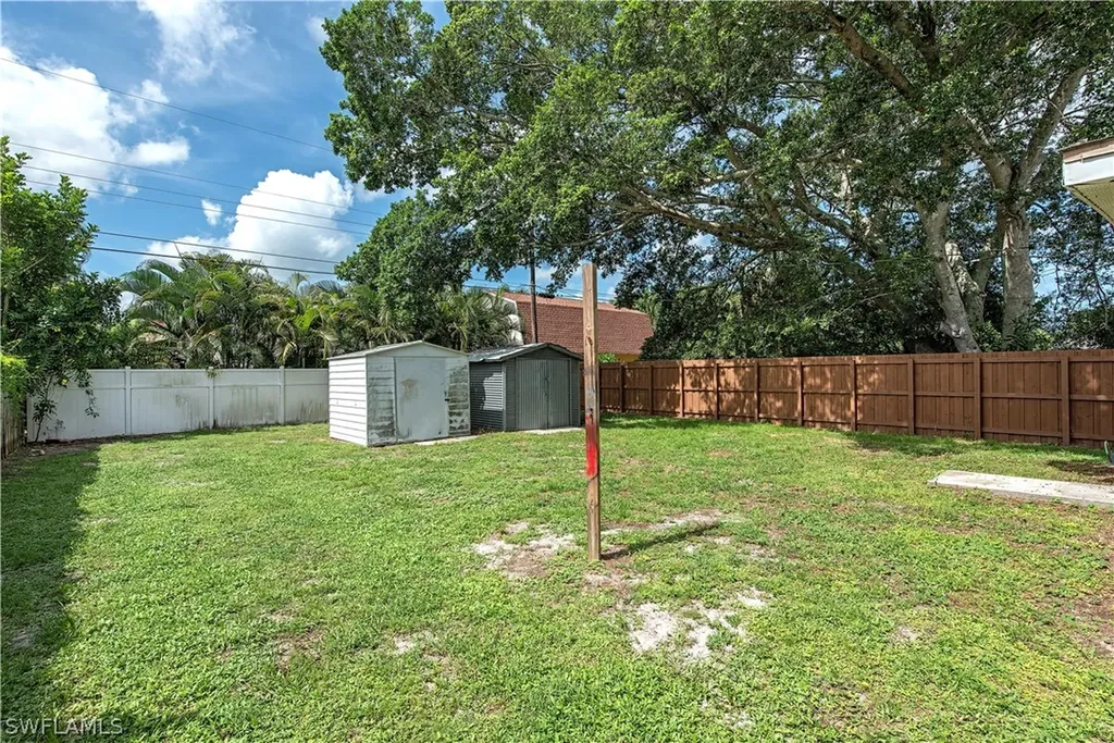 614 105th Avenue N Naples FL 34108
