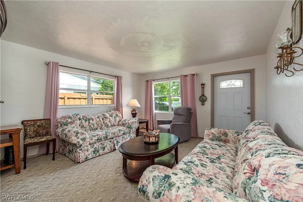614 105th Avenue N Naples FL 34108