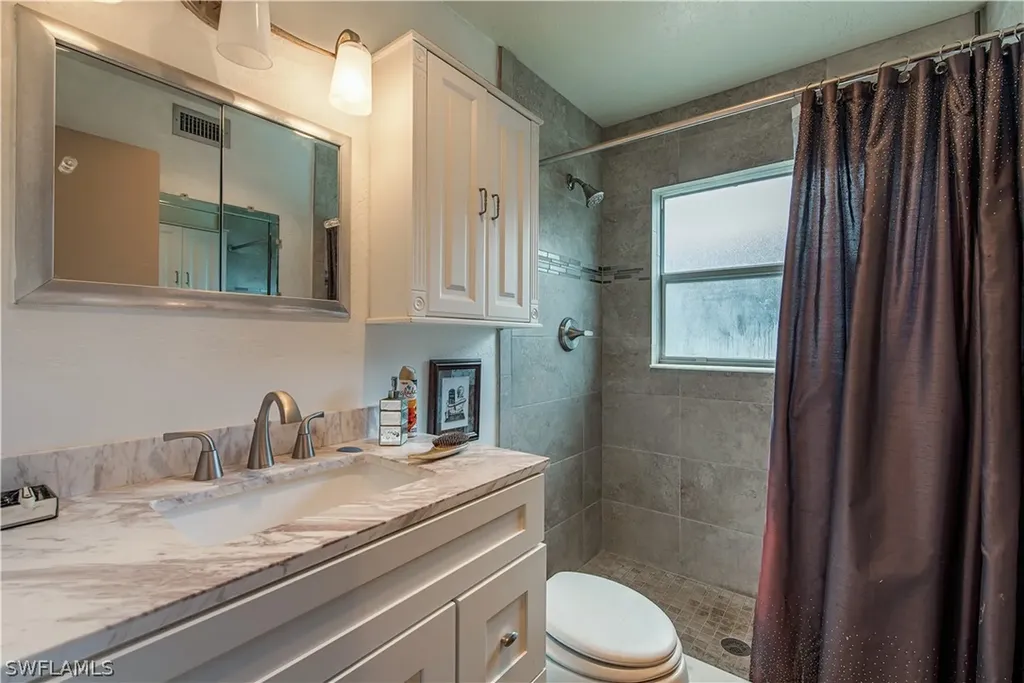 614 105th Avenue N Naples FL 34108
