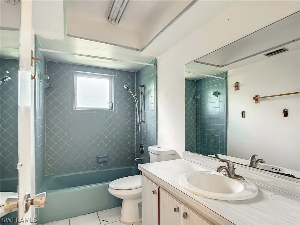 1131 SE 38th Street Cape Coral FL 33904