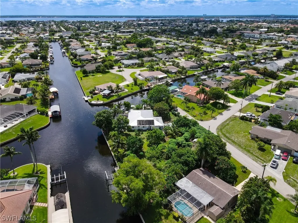 1131 SE 38th Street Cape Coral FL 33904