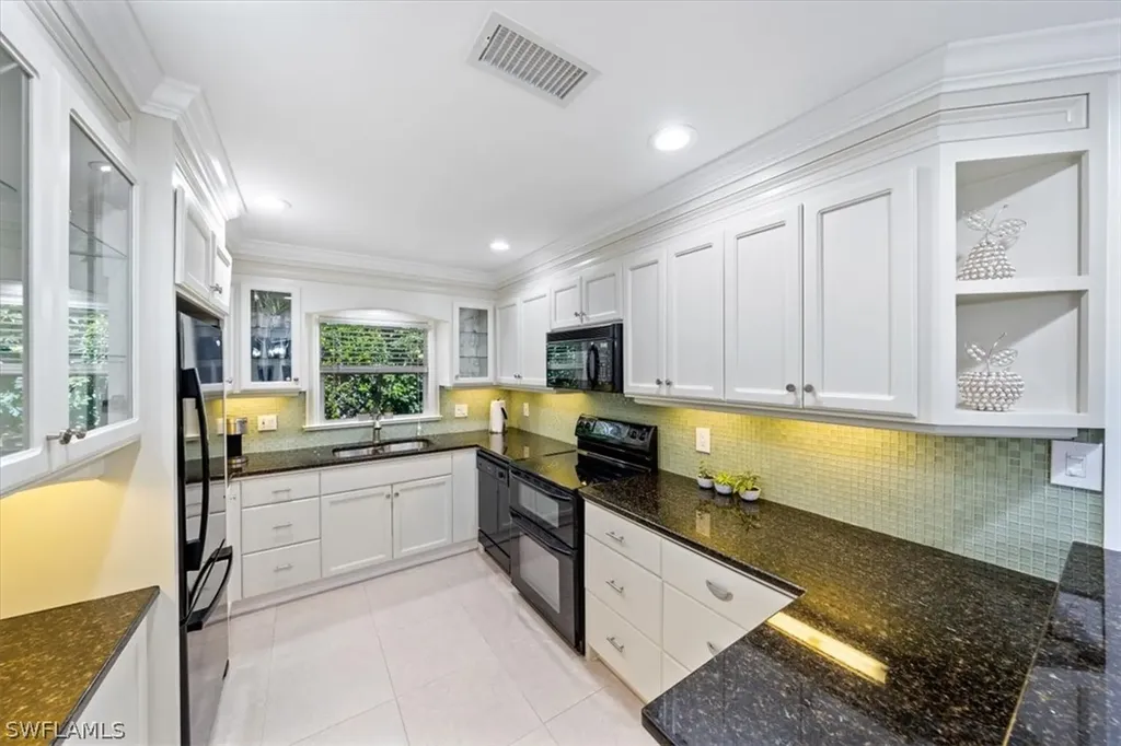 713 97th Avenue N Naples FL 34108