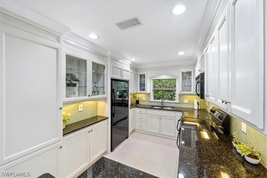 713 97th Avenue N Naples FL 34108