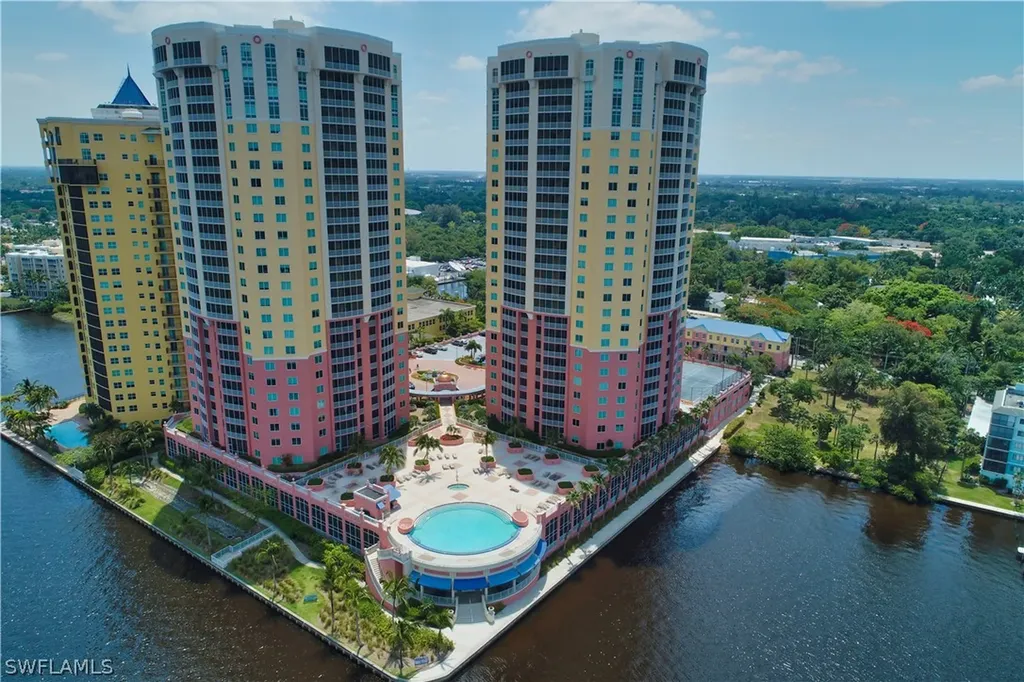 2745 1st Street Fort Myers FL 33916