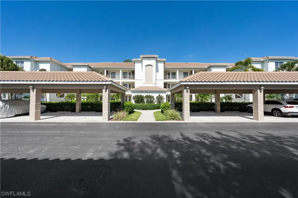 Naples FL, 8259 Parkstone Place, Unit 8-305