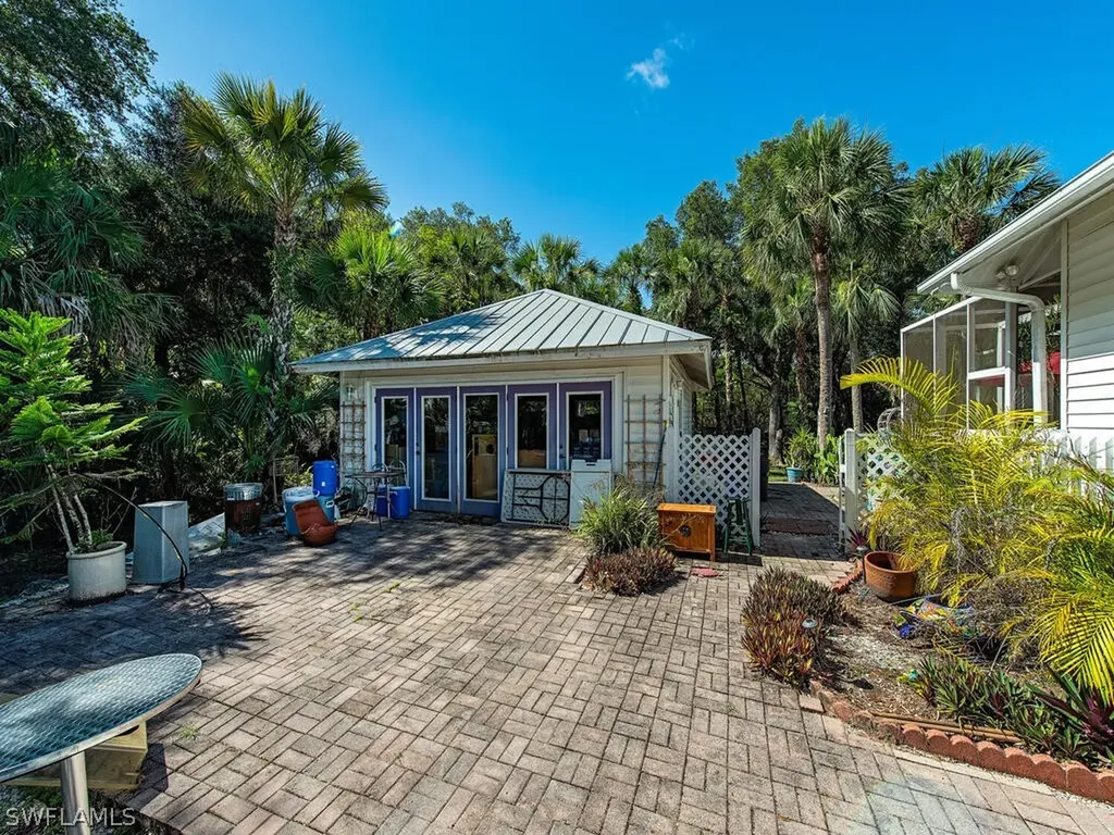 630 10th Avenue NW Naples FL 34120