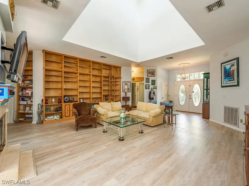 630 10th Avenue NW Naples FL 34120