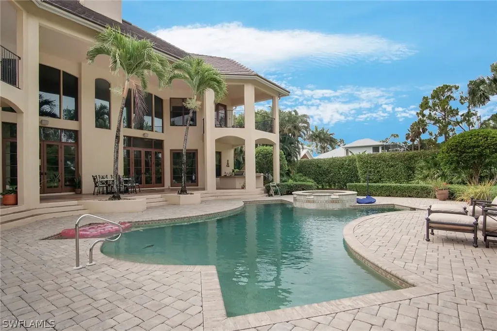 9129 The Lane Naples FL 34109