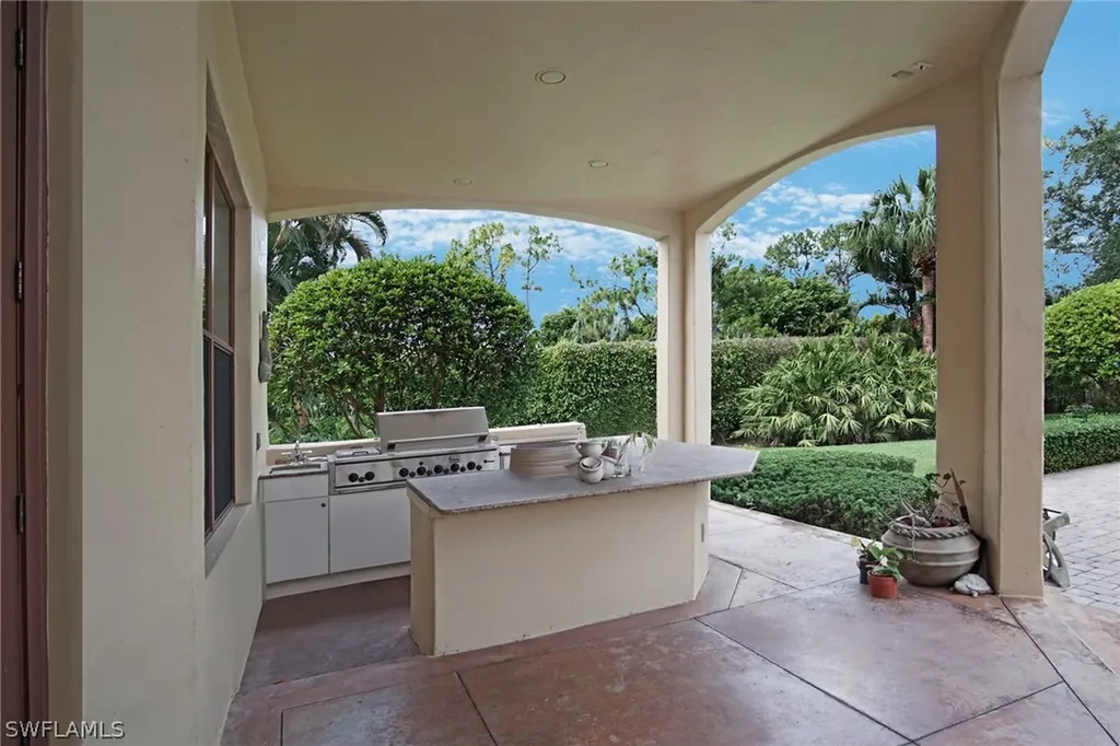 9129 The Lane Naples FL 34109