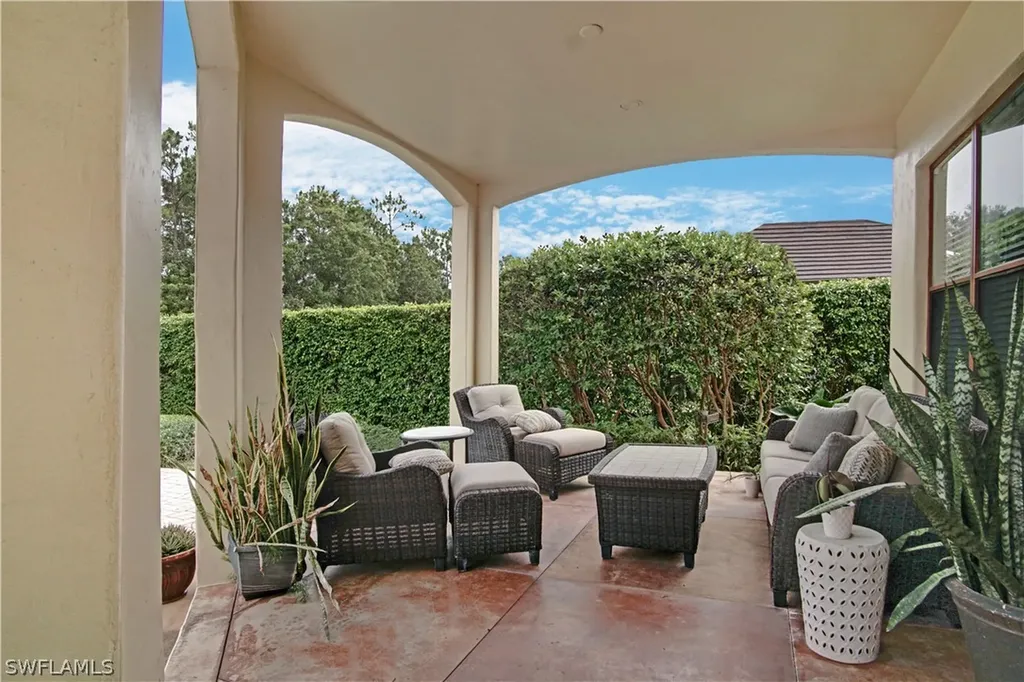 9129 The Lane Naples FL 34109