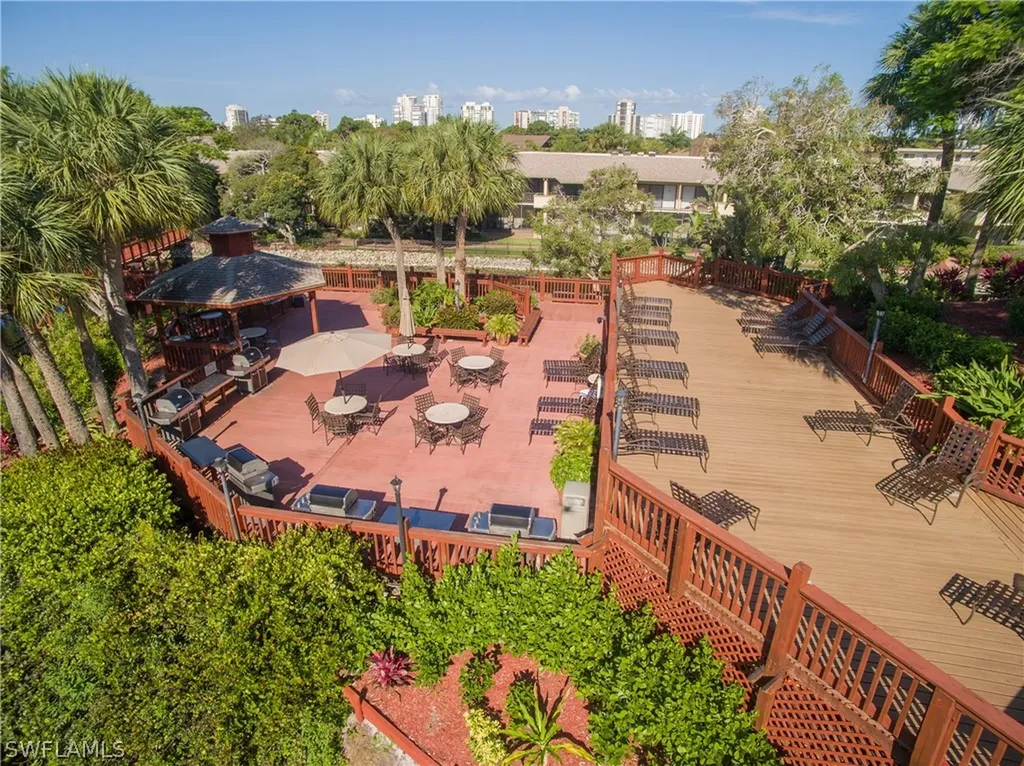 600 Neapolitan Way Naples FL 34103