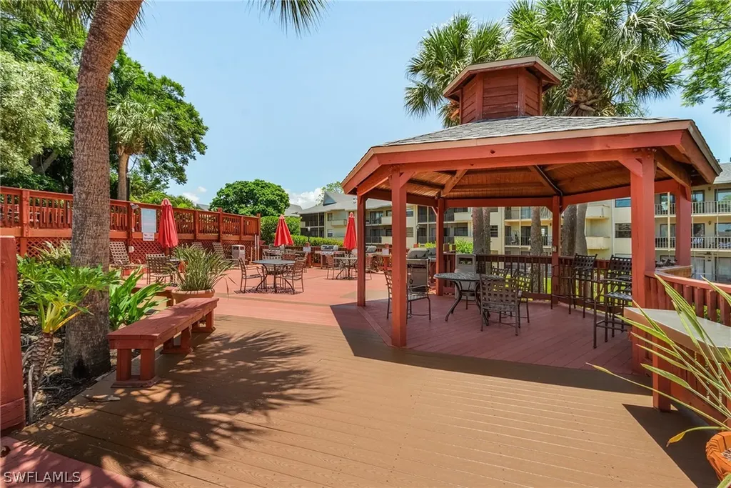 600 Neapolitan Way Naples FL 34103