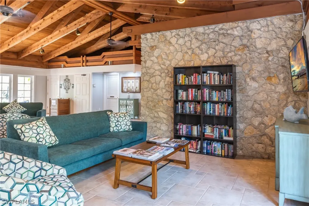 600 Neapolitan Way Naples FL 34103