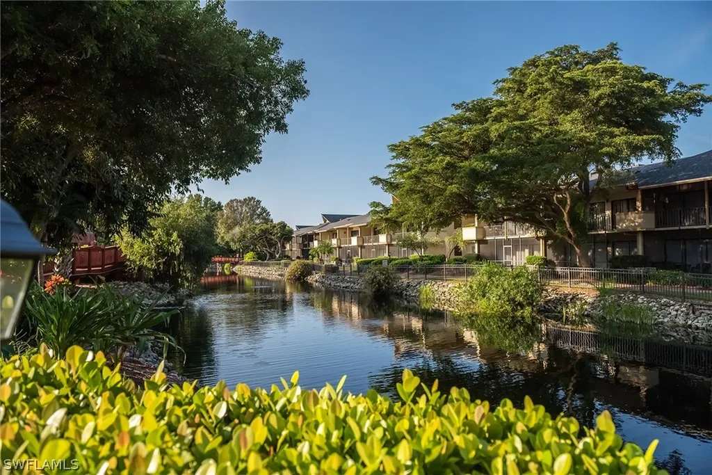 600 Neapolitan Way Naples FL 34103