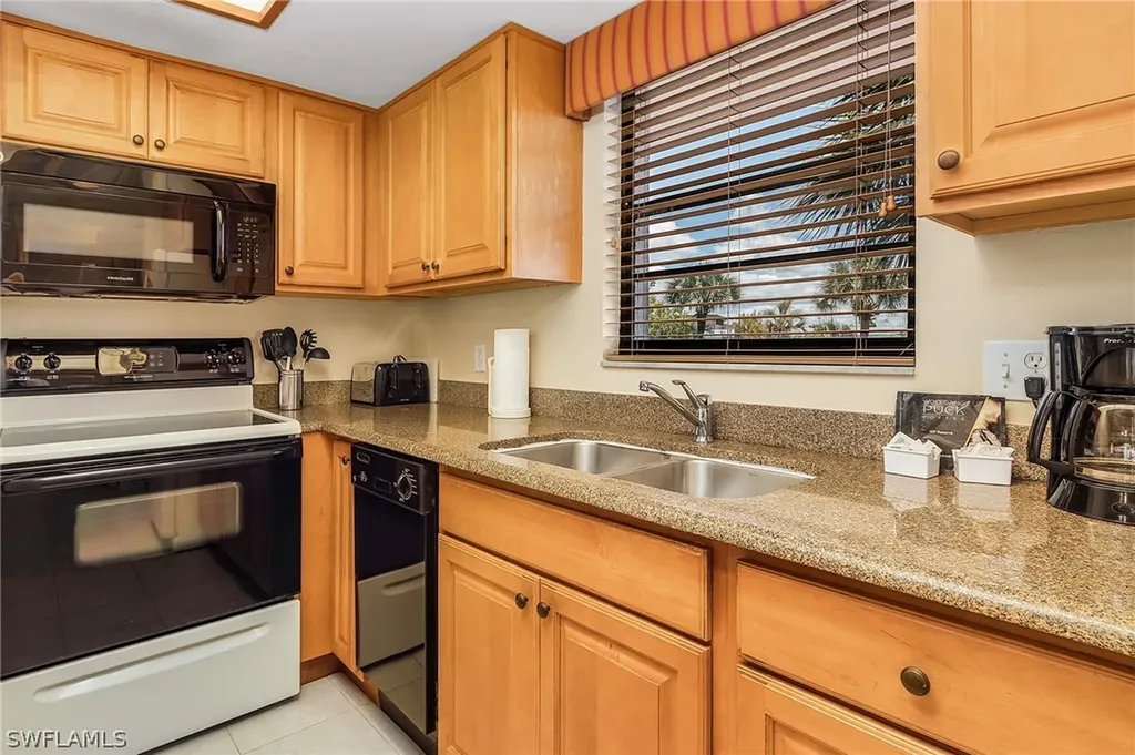 600 Neapolitan Way Naples FL 34103