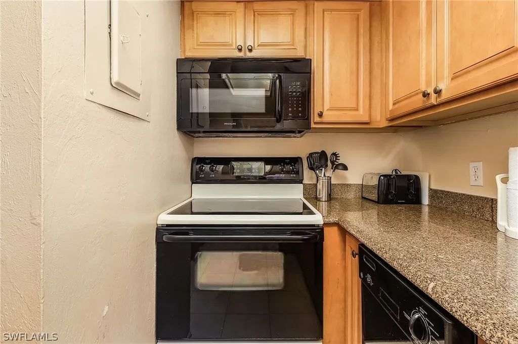 600 Neapolitan Way Naples FL 34103