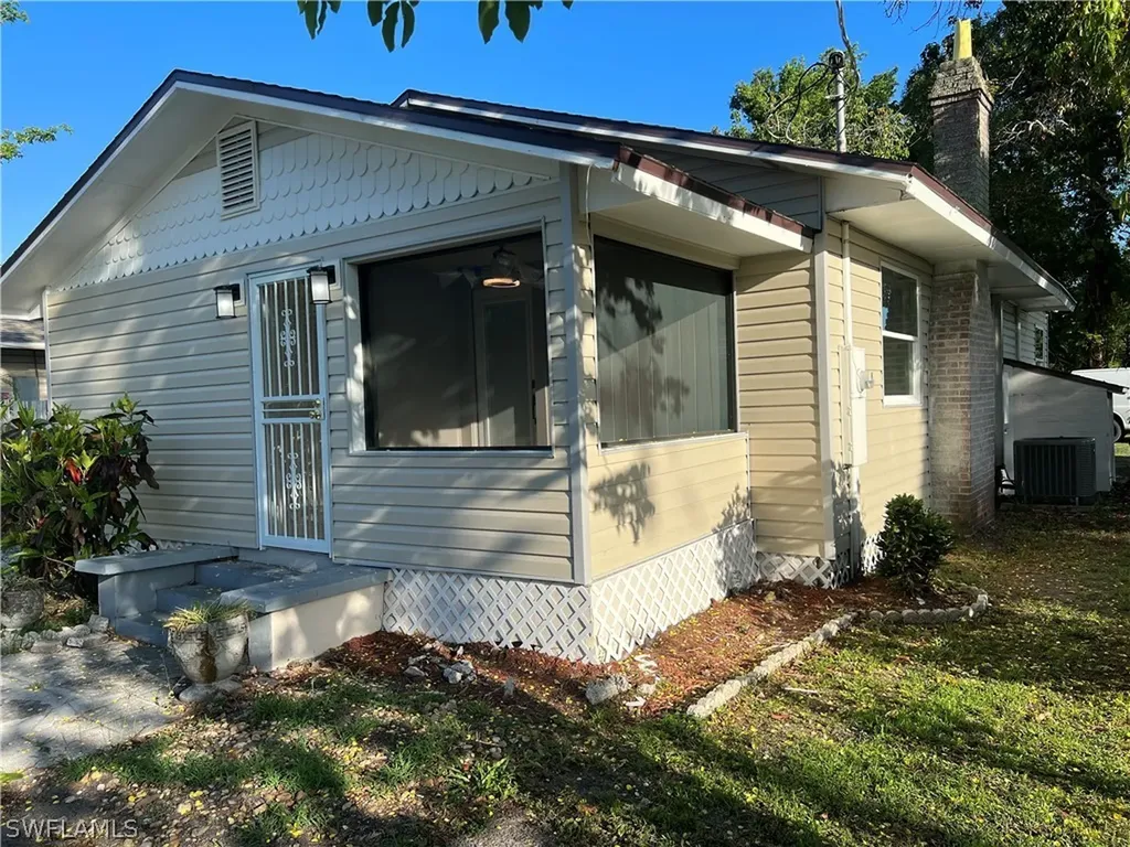 3960 Woodside Avenue Fort Myers FL 33916