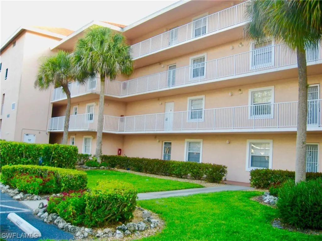 Naples FL, 441 Quail Forest Boulevard, Unit A407