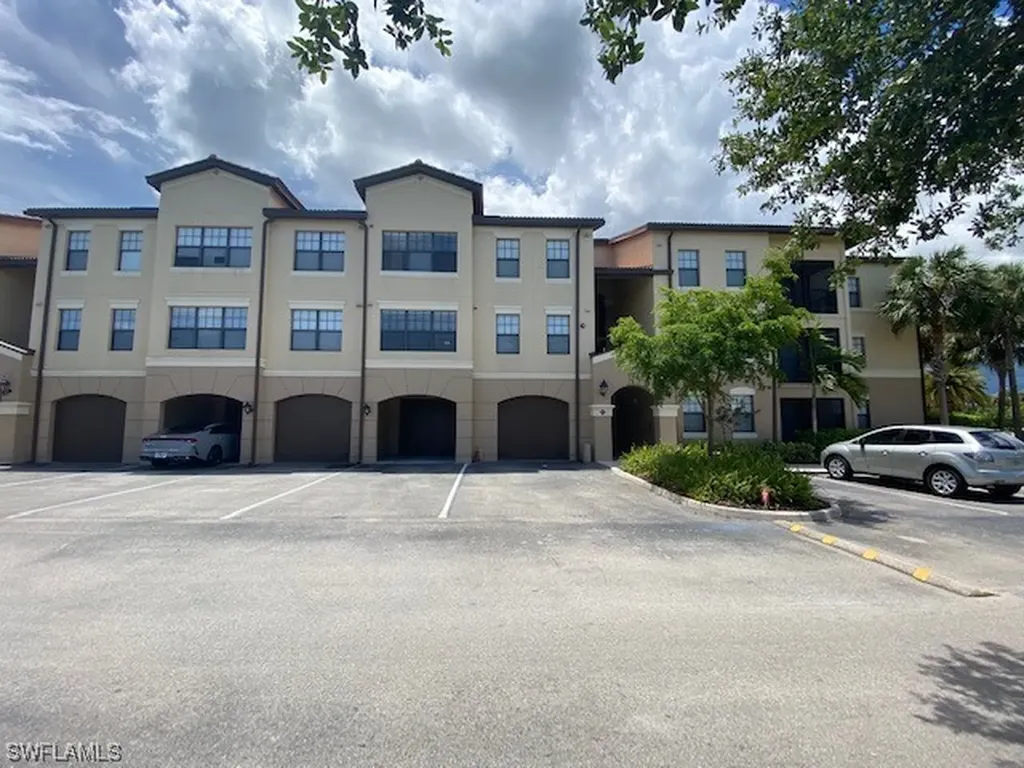 Naples FL, 12920 Positano Circle, Unit 106