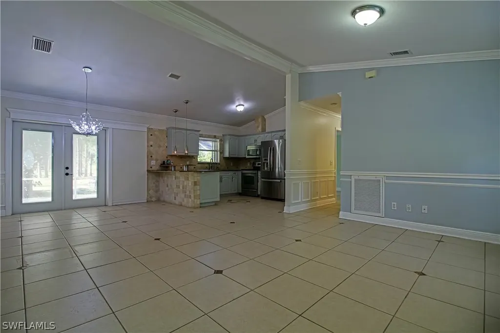 670 20th Avenue NE Naples FL 34120