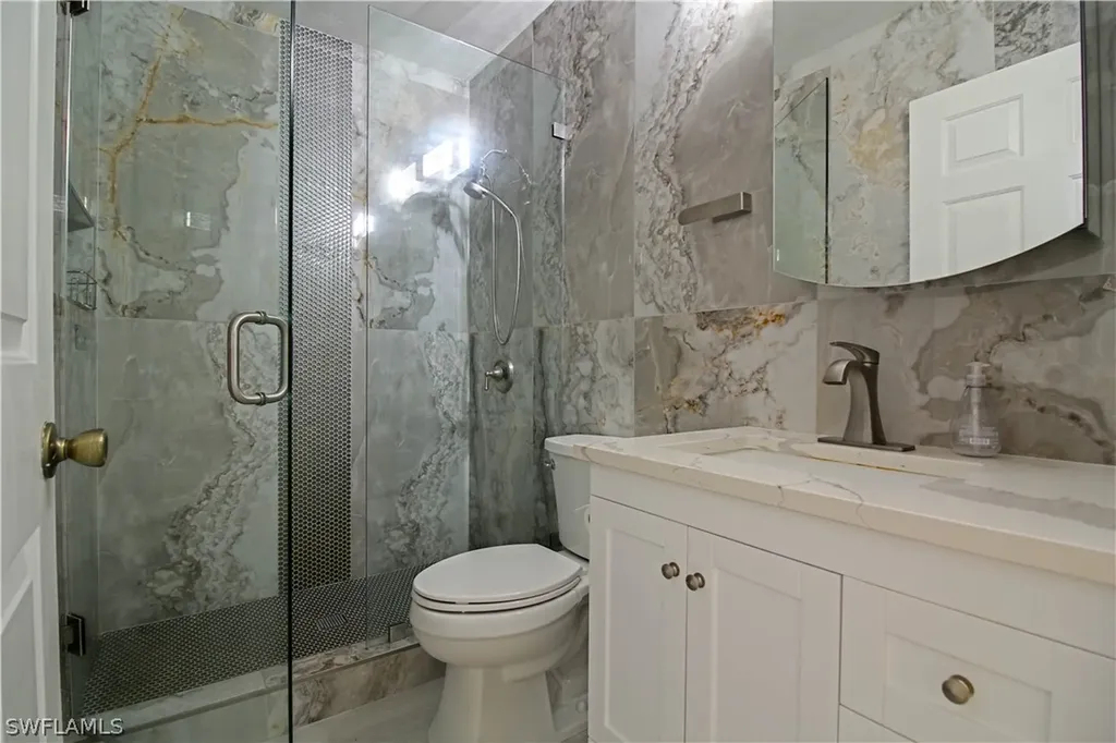 670 20th Avenue NE Naples FL 34120
