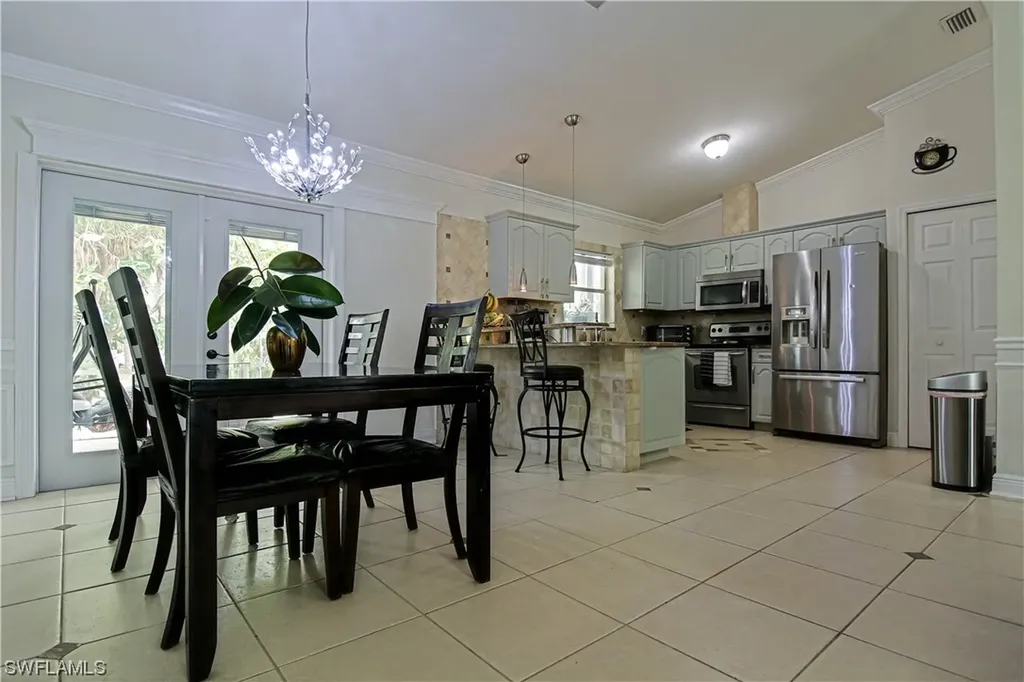 670 20th Avenue NE Naples FL 34120
