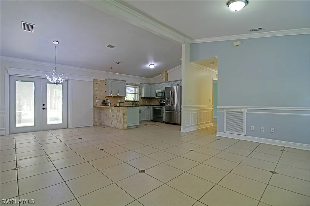 670 20th Avenue NE Naples FL 34120
