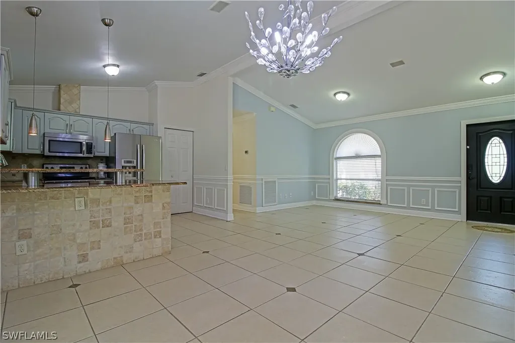 670 20th Avenue NE Naples FL 34120