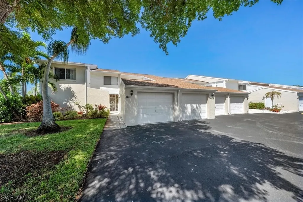 Naples FL, 486 Bristle Cone Lane, Unit 44