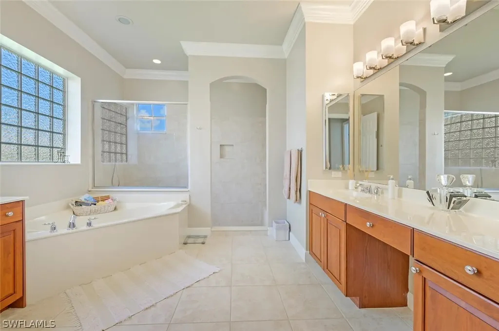 16080 Parque Lane Naples FL 34110