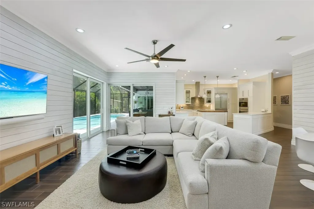2070 Mission Drive Naples FL 34109
