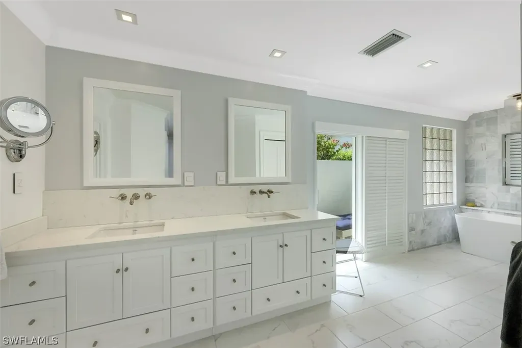2070 Mission Drive Naples FL 34109