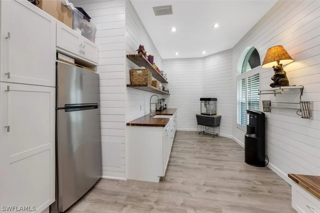 2070 Mission Drive Naples FL 34109