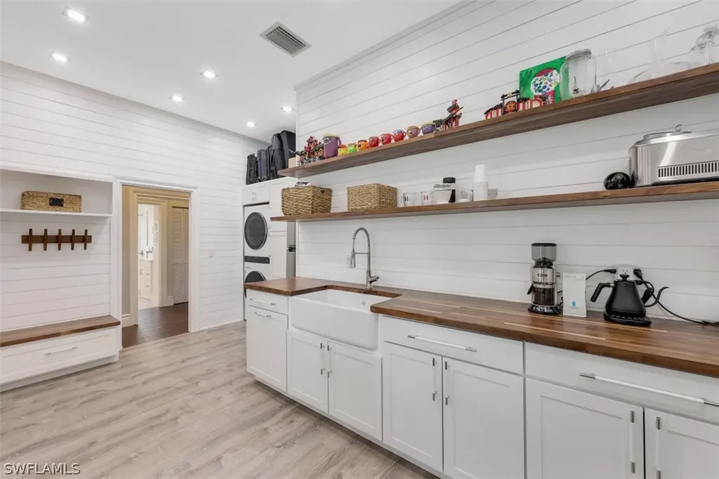 2070 Mission Drive Naples FL 34109