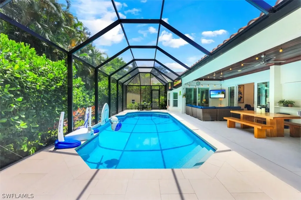 2070 Mission Drive Naples FL 34109