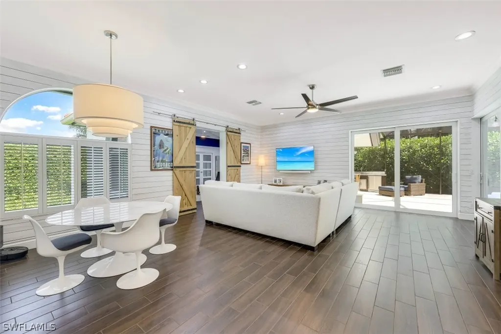 2070 Mission Drive Naples FL 34109