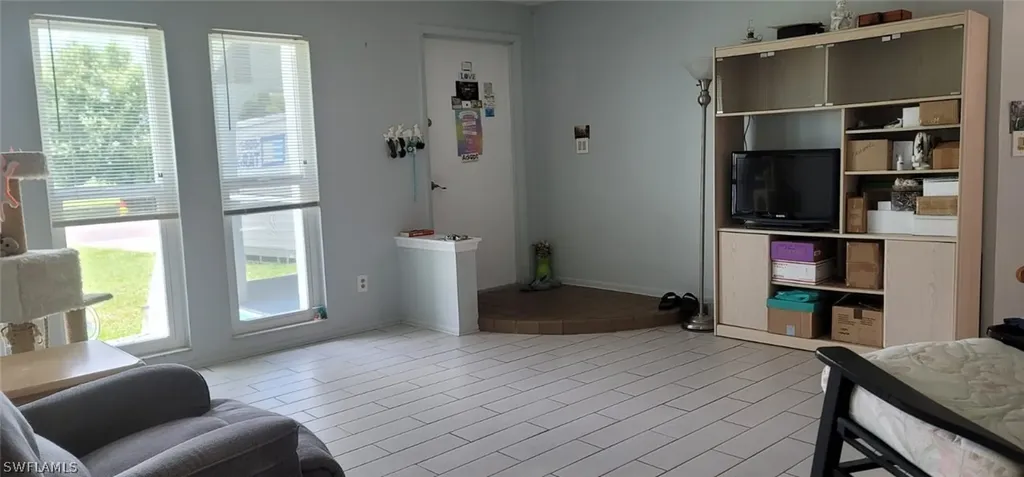 1424 SE 15th Street Cape Coral FL 33990