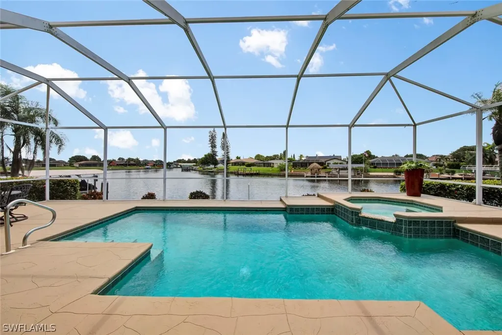 1711 SE 10th Avenue Cape Coral FL 33990