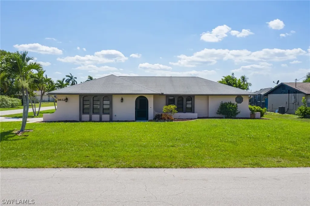 3932 SE 10th Avenue Cape Coral FL 33904