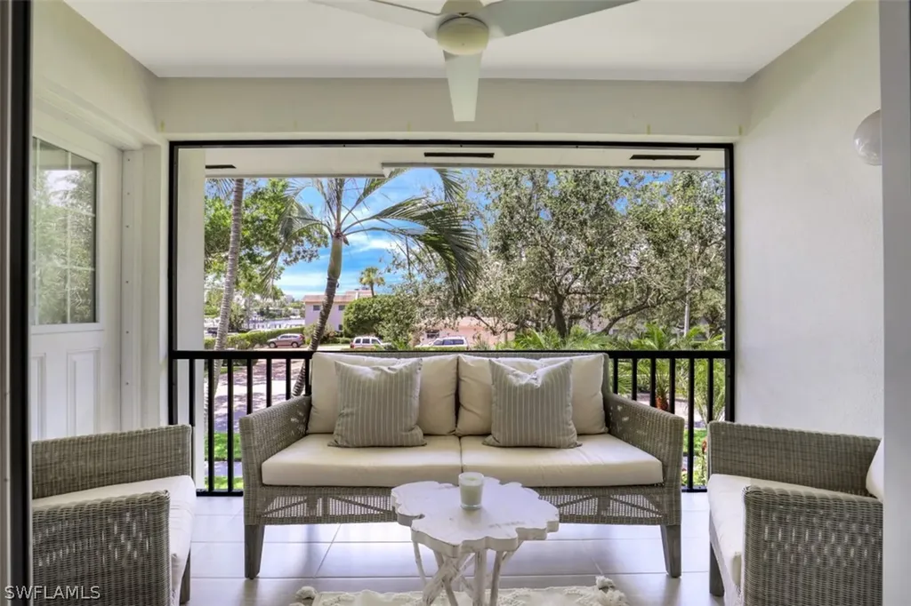 262 Banyan Boulevard Naples FL 34102