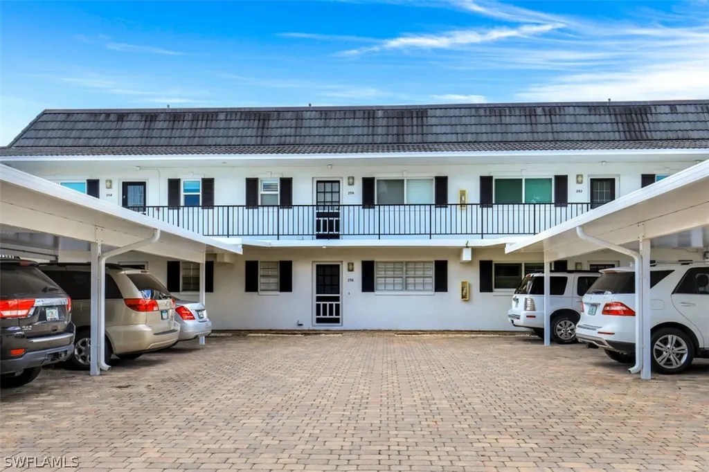 262 Banyan Boulevard Naples FL 34102