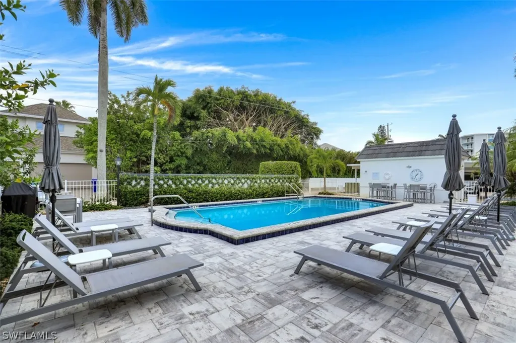 262 Banyan Boulevard Naples FL 34102