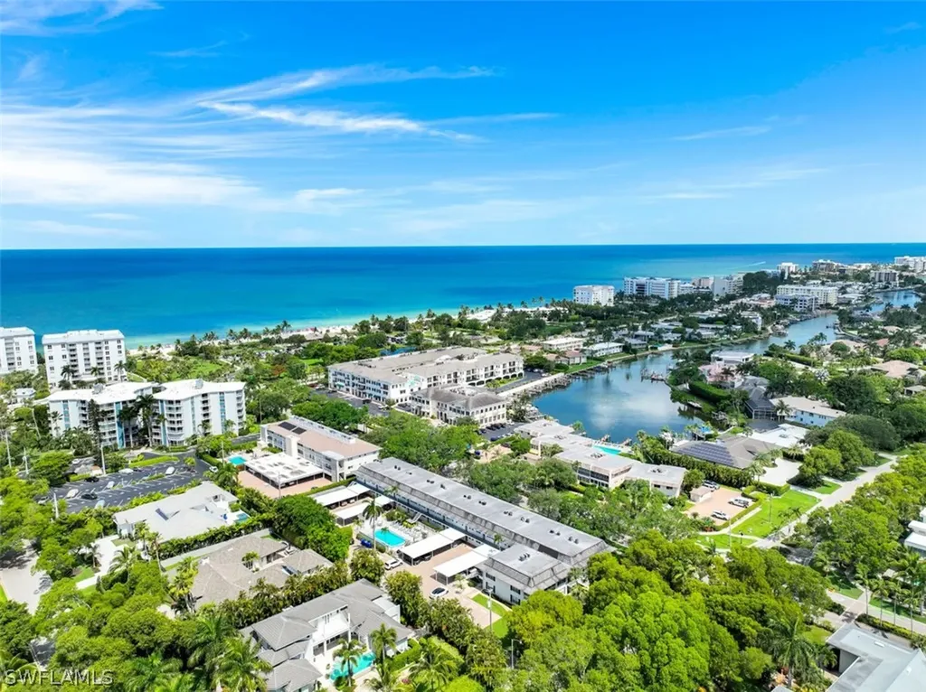 262 Banyan Boulevard Naples FL 34102