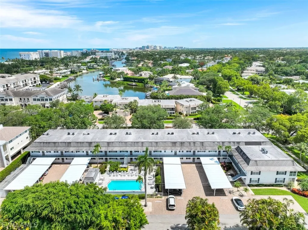 262 Banyan Boulevard Naples FL 34102