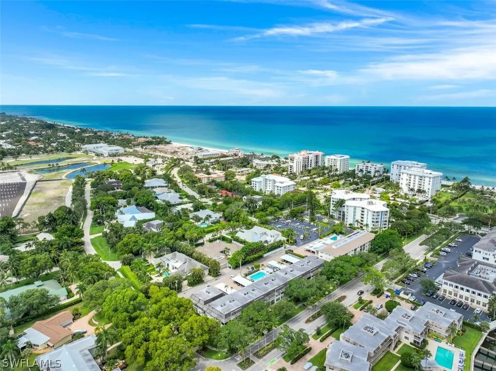 262 Banyan Boulevard Naples FL 34102