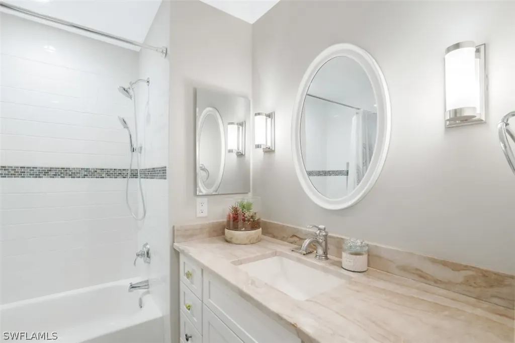 2201 Noble Court Naples FL 34110