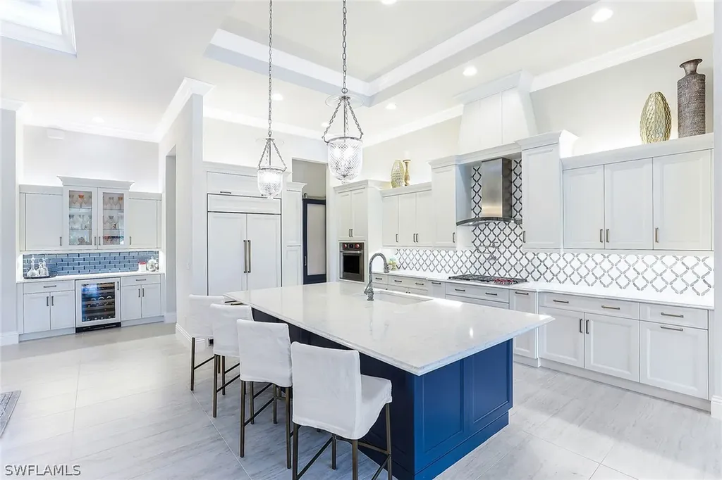 7634 Palmer Court Naples FL 34113