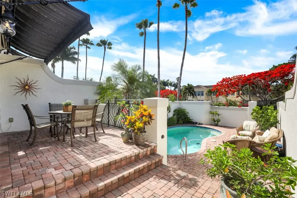 391 2nd Avenue S Naples FL 34102