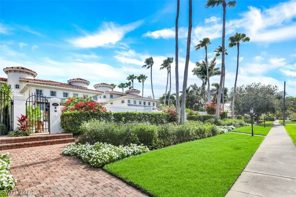 391 2nd Avenue S Naples FL 34102